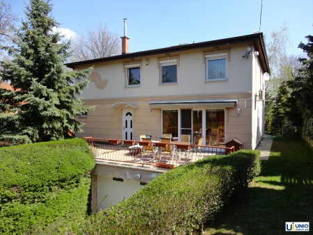 Eladó 315 m2-es családi ház > Budapest II. Adyliget > 135 M